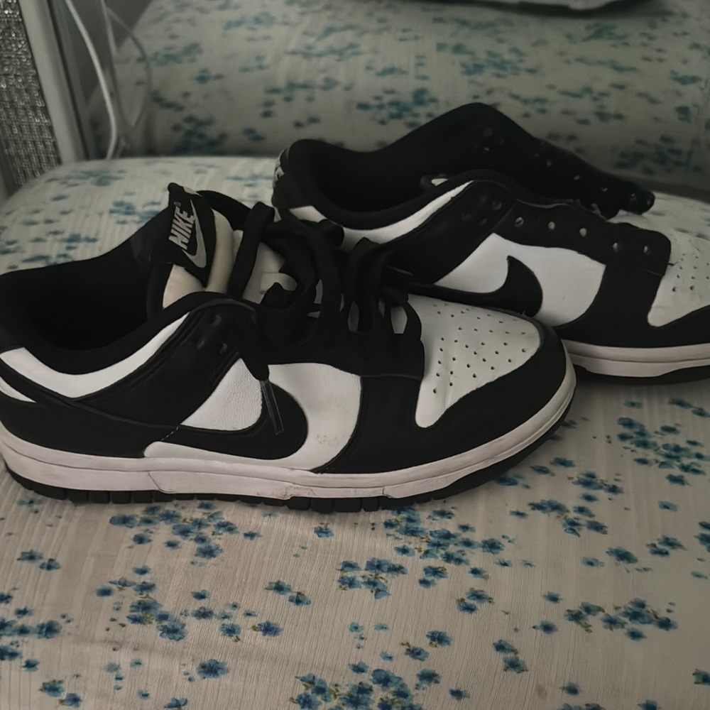 Nike Classic Black and White Low-Tops